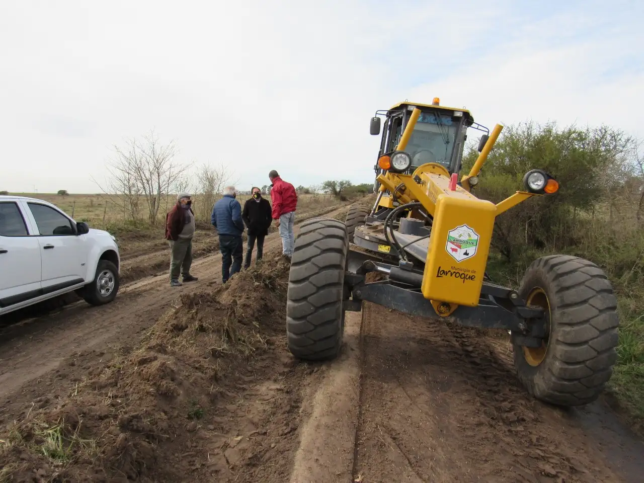Avance en la reparación de caminos rurales impulsado por la Municipalidad de Larroque 