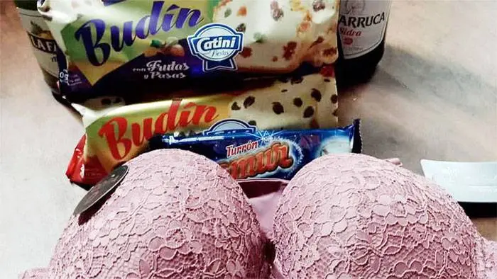 Un  municipio entregó cajas navideñas con ropa interior