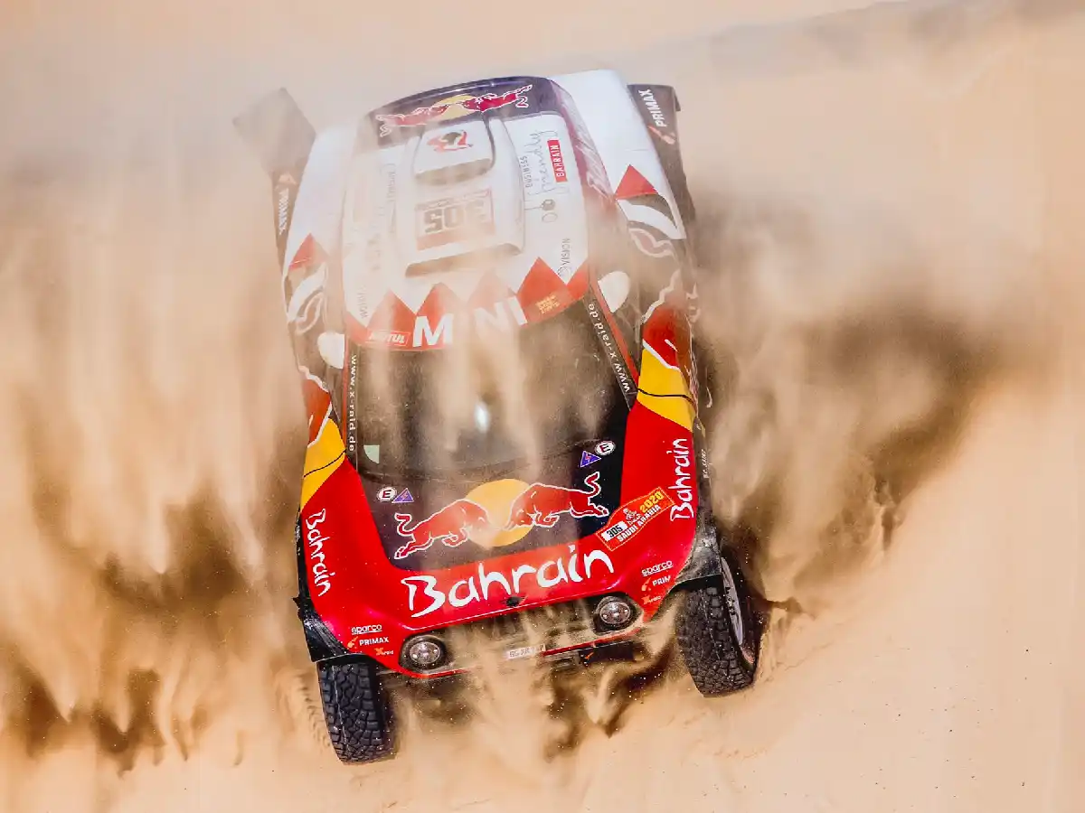 Sainz agranda la brecha entre los autos