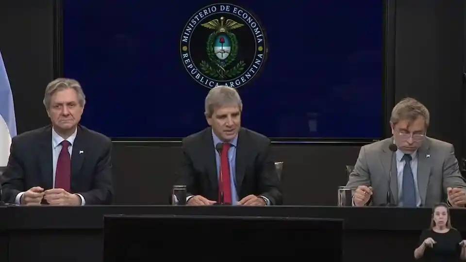 Caputo presentó su plan financiero hasta 2027: “Salir a los mercados es una opción, no un objetivo”