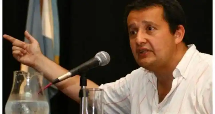 Carlos Del Frade expone sobre narcotráfico