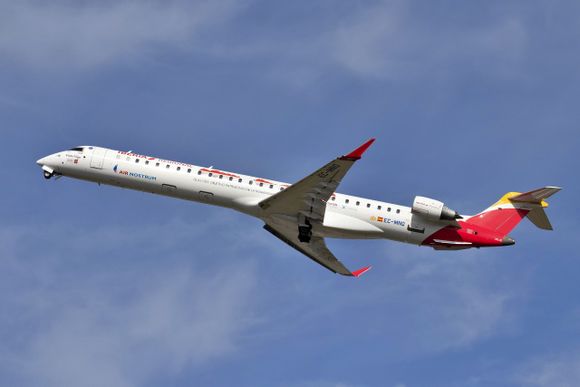 Air Nostrum y Cepsa firman convenio para impulsar el desarrollo de combustibles sostenibles de aviación
