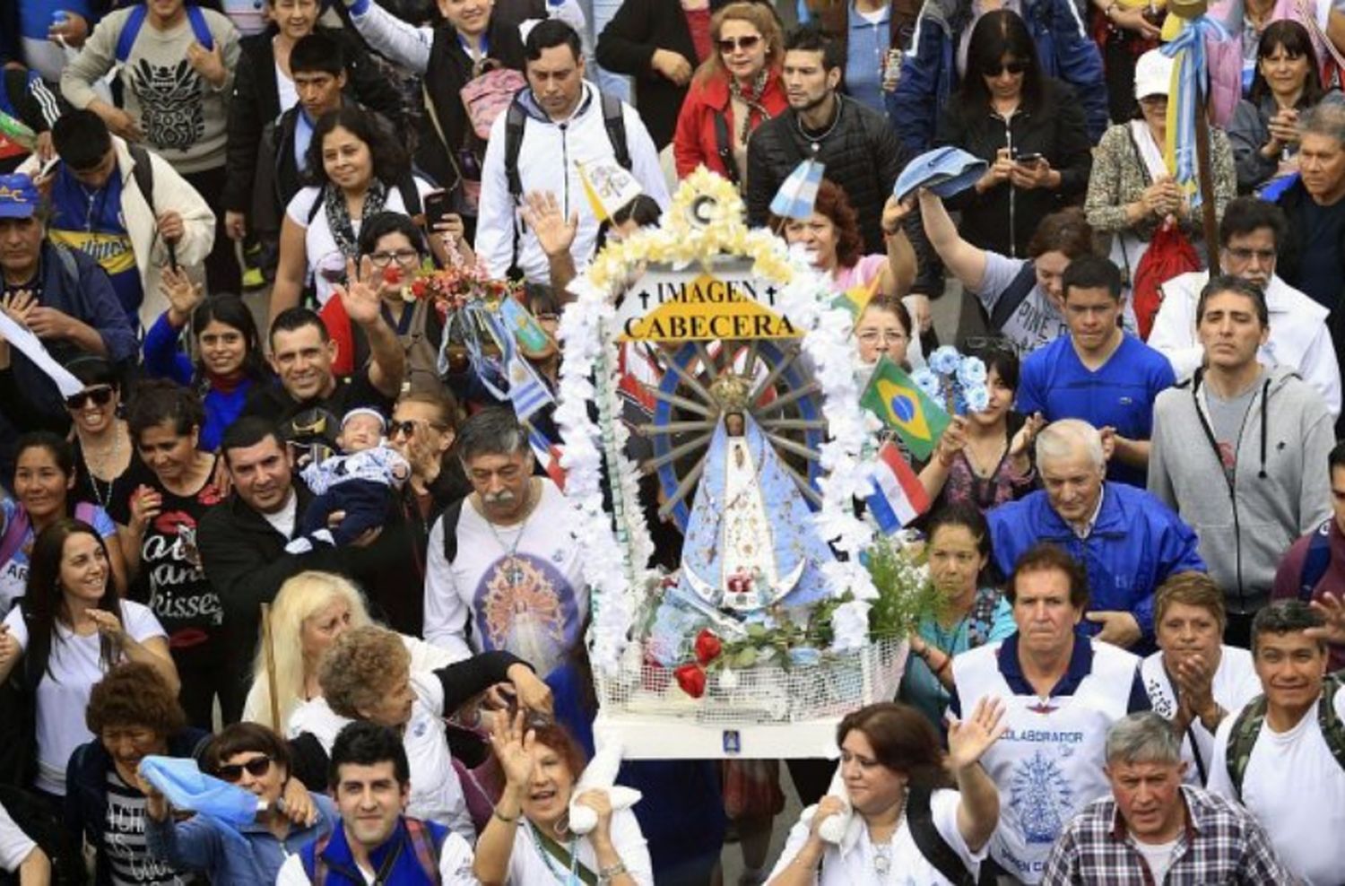 Miles de peregrinos participan de la caminata a Luján