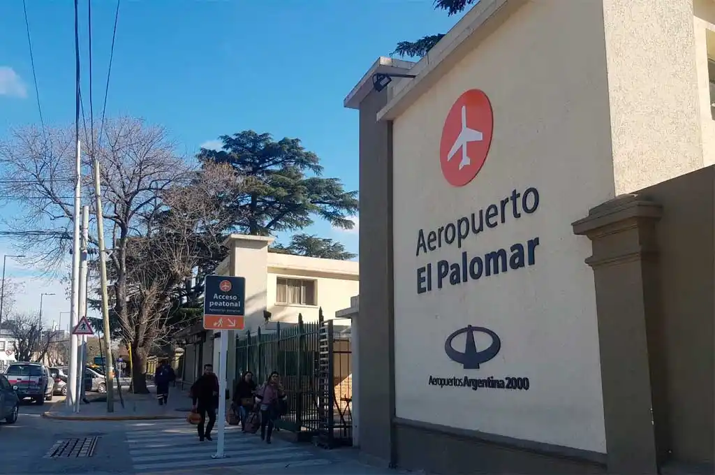 Vuelven a juntar firmas para pedir por la reapertura del Aeropuerto de El Palomar 