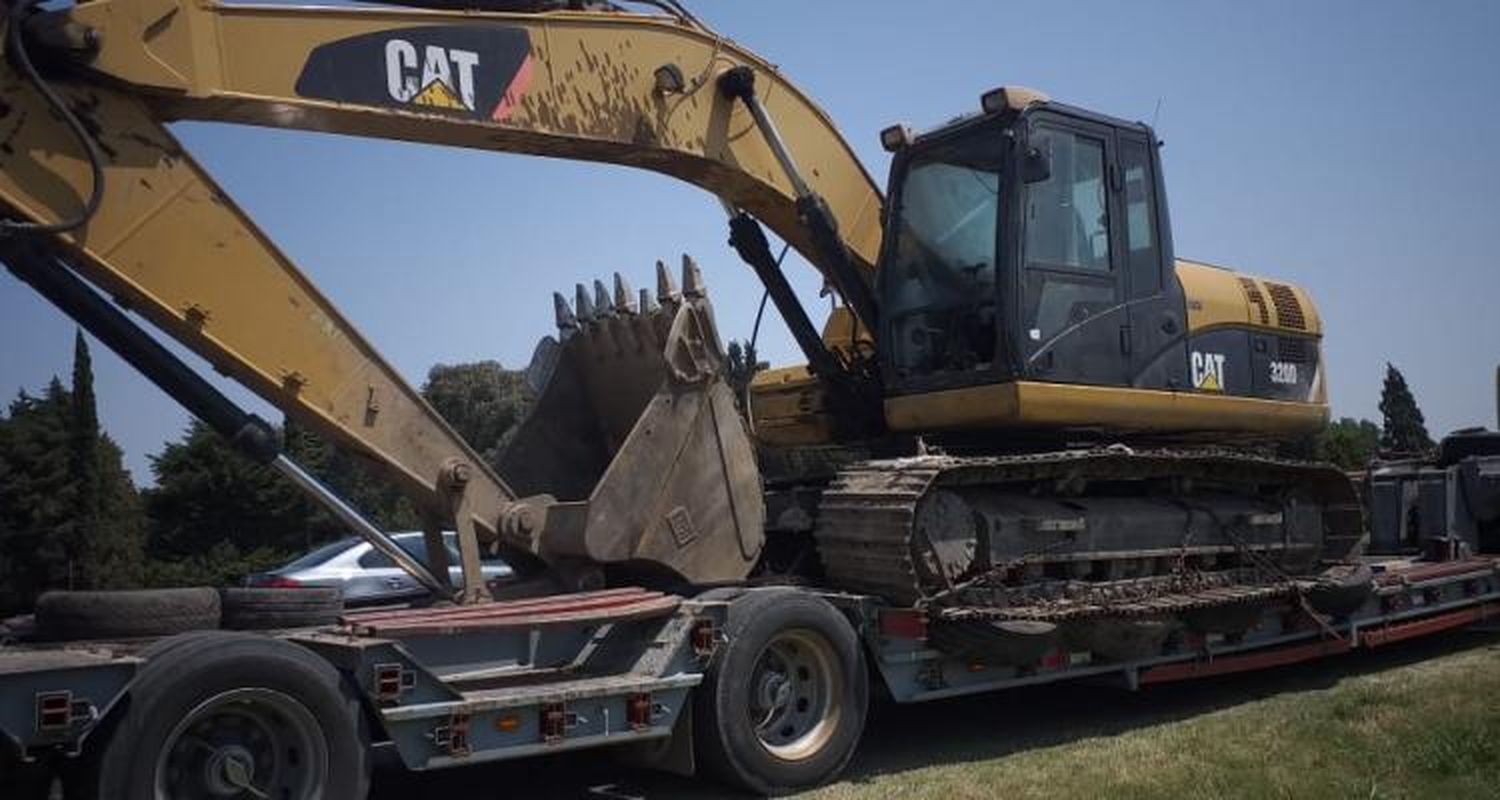 Policía de San Pedro recuperó máquina retroexcavadora robada en el basural de Luján