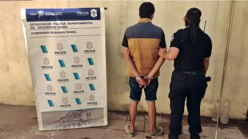 El joven aprehendido por la policía.