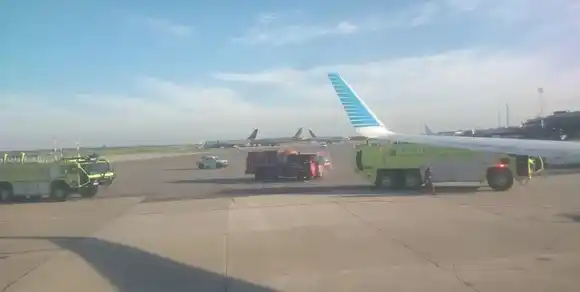 Un avión de Aerolíneas Argentinas aterrizó en "emergencia" en Ezeiza por problemas en un motor