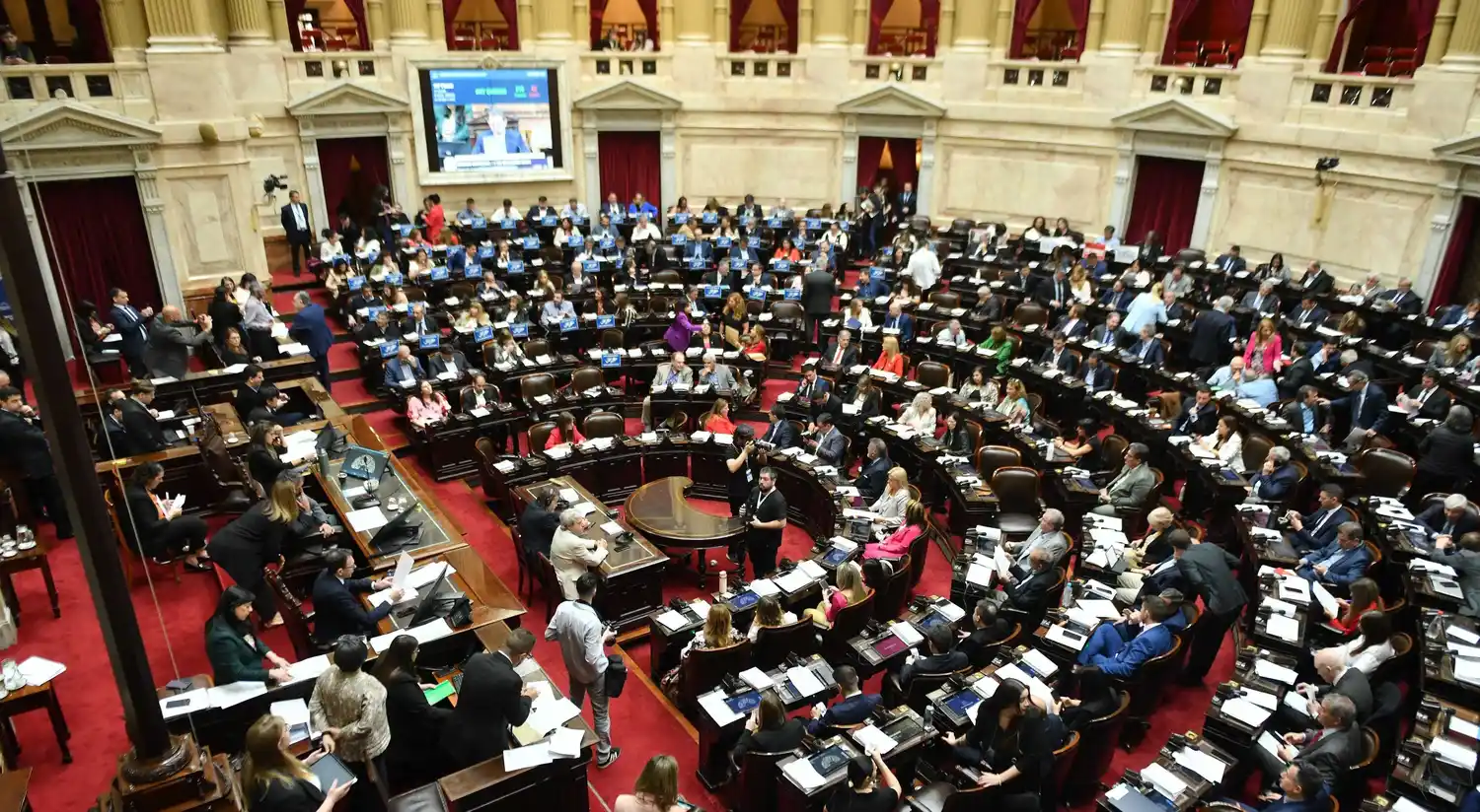 Guillermo Francos negó una devaluación al defender el plan económico y pidió sancionar la ley antibarras