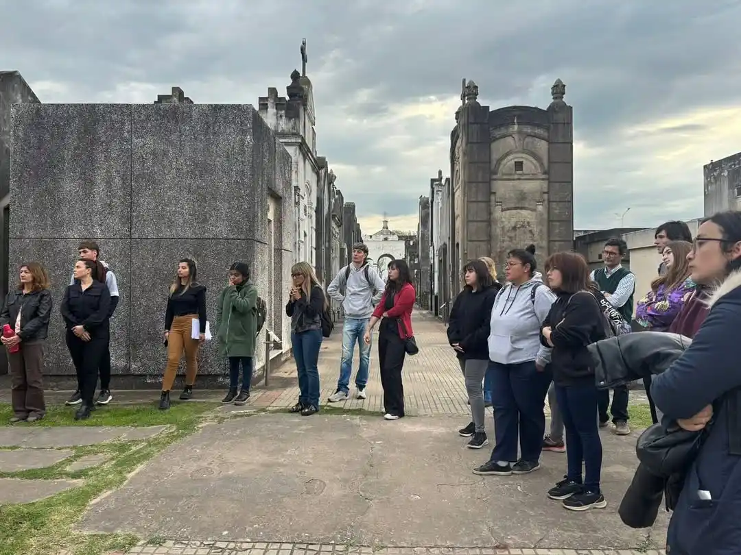 Volvió el circuito histórico del Cementerio Municipal con recorridos guiados: "Tratamos de modernizar el recorrido"