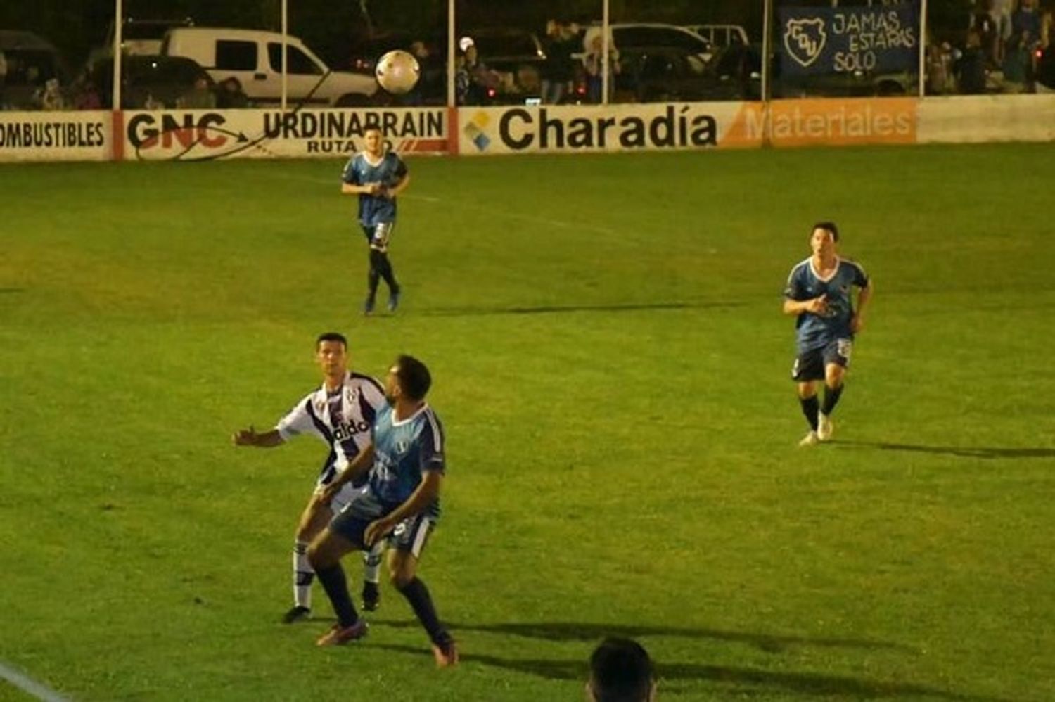 En un partido caliente, Deportivo lo dio vuelta y sacó buena ventaja