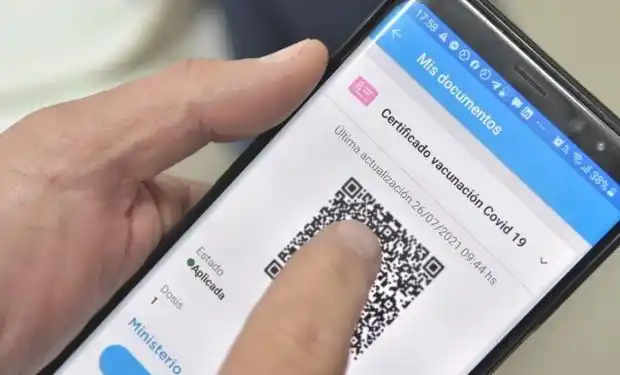 Entra en vigencia el pase sanitario: bares, restaurantes, boliches, bancos, gimnasios y otros deberán exigirlo