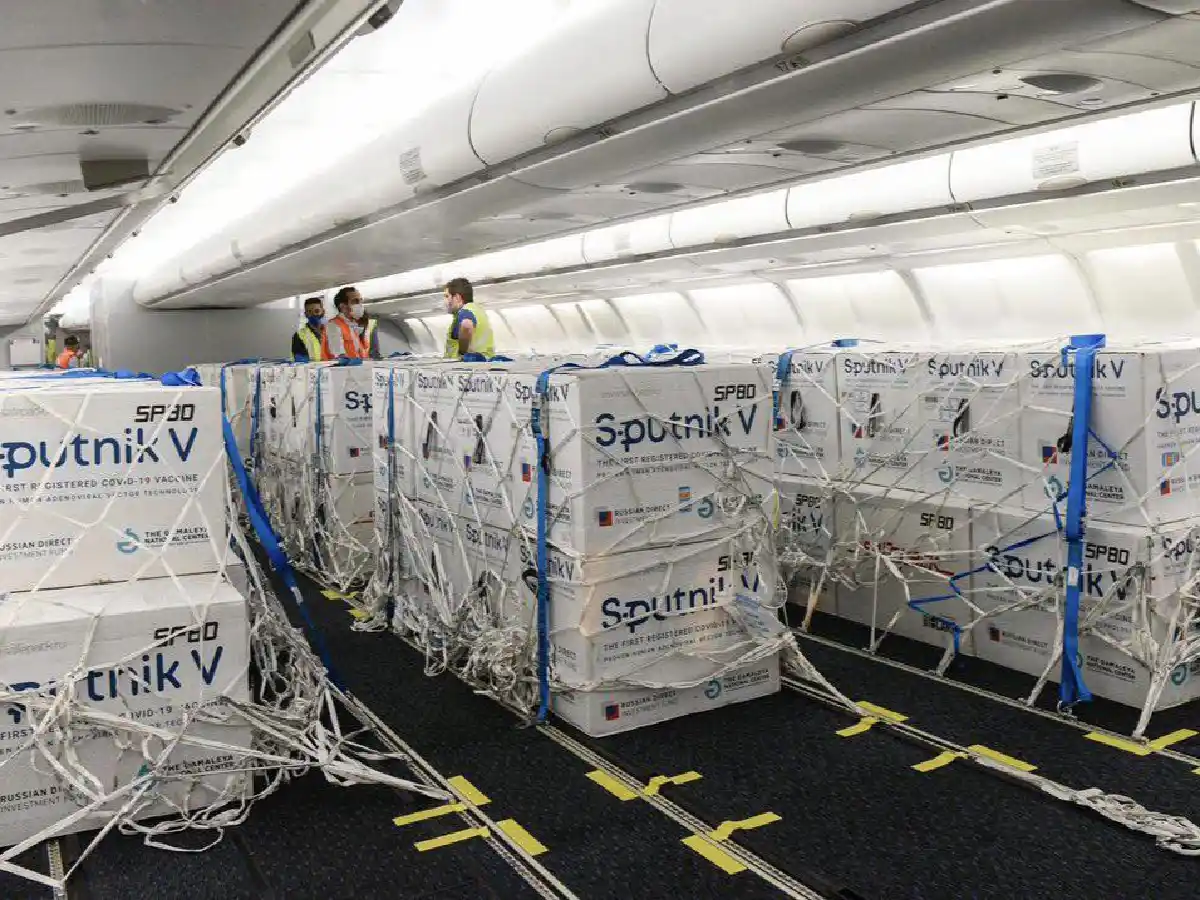 Llega al país un vuelo de Aerolíneas con 800.000 dosis de vacunas Sputnik V
