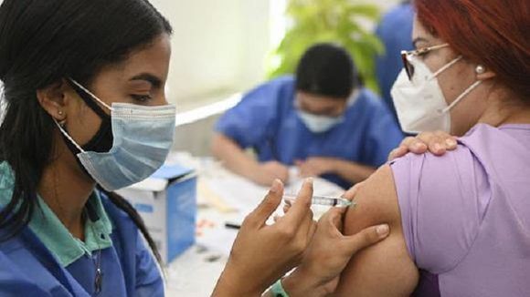 ¡A DURAS PENAS!  47.7%  de los venezolanos tiene dosis completas de las vacunas anticovid