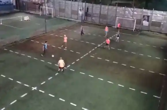 Metegol humano: la innovadora idea que nació en un complejo de fútbol 5 de Pergamino y sería habilitada en Rosario