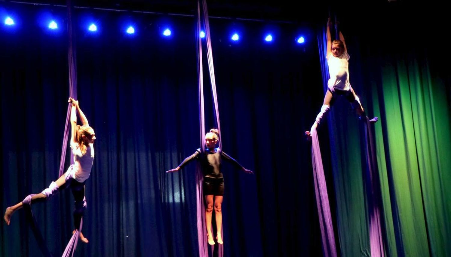 San Cayetano. Alumnas del taller de acrobacias aéreas en telas