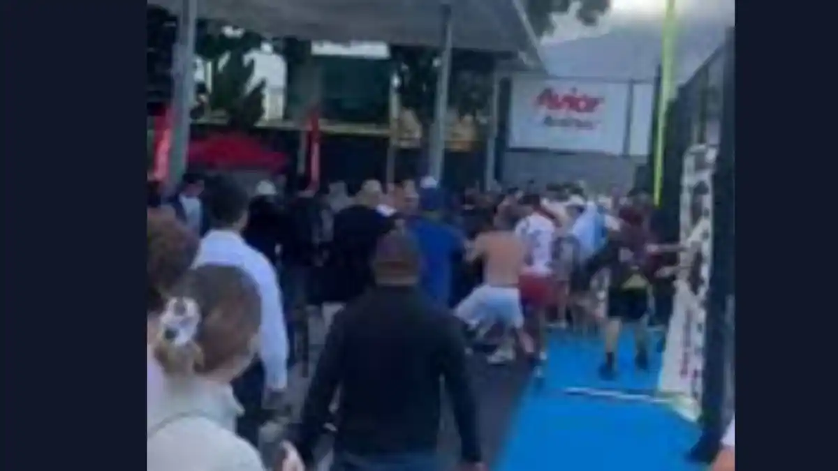 BOCHORNOSA TÁNGANA en una cancha de pádel se hizo viral en redes (+Video)
