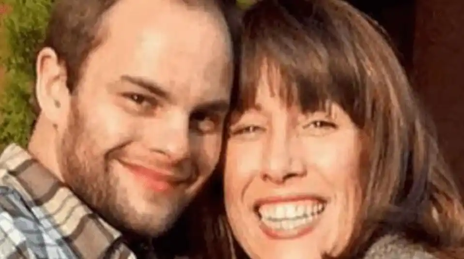 Se reencontró con su madre biológica después de 35 años, se enamoró de ella y asegura tener el mejor sexo de su vida