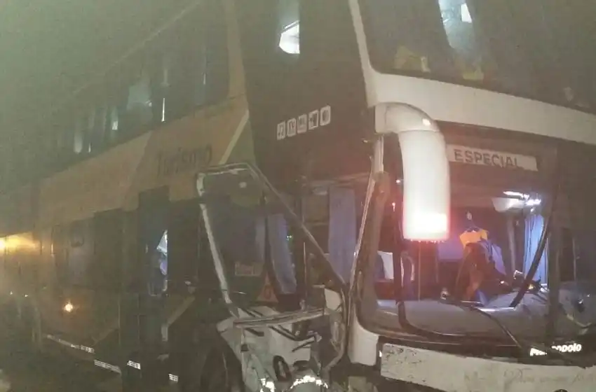 Siniestro vial en la ruta 34: un hombre de 29 años murió tras chocar contra un colectivo