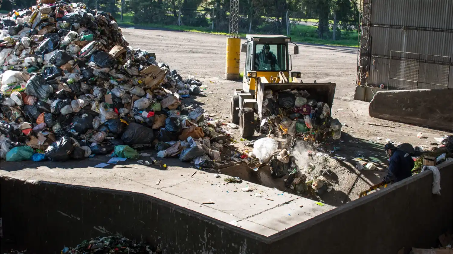 La empresa Entre S.R.L. realiza el tratamiento de la basura en el predio que tiene en San Nicolás.