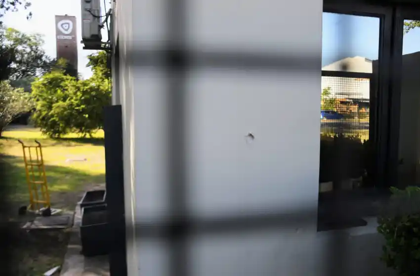 Detuvieron a dos adolescentes de 16 y 17 años sospechados por el ataque a Televisión Litoral