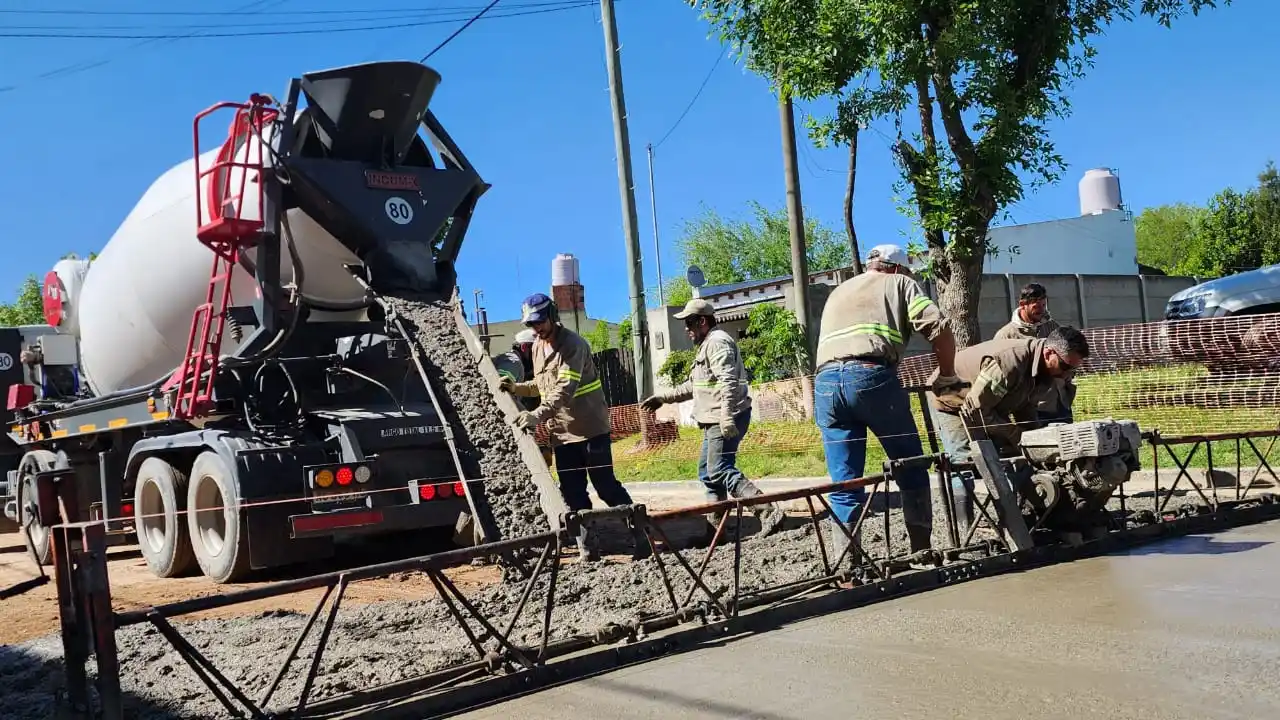 Continúan los trabajos de pavimentación en diferentes zonas de la ciudad y en Gardey