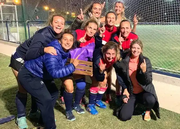 Equipo senior de Del Valle festejó en seven de hockey