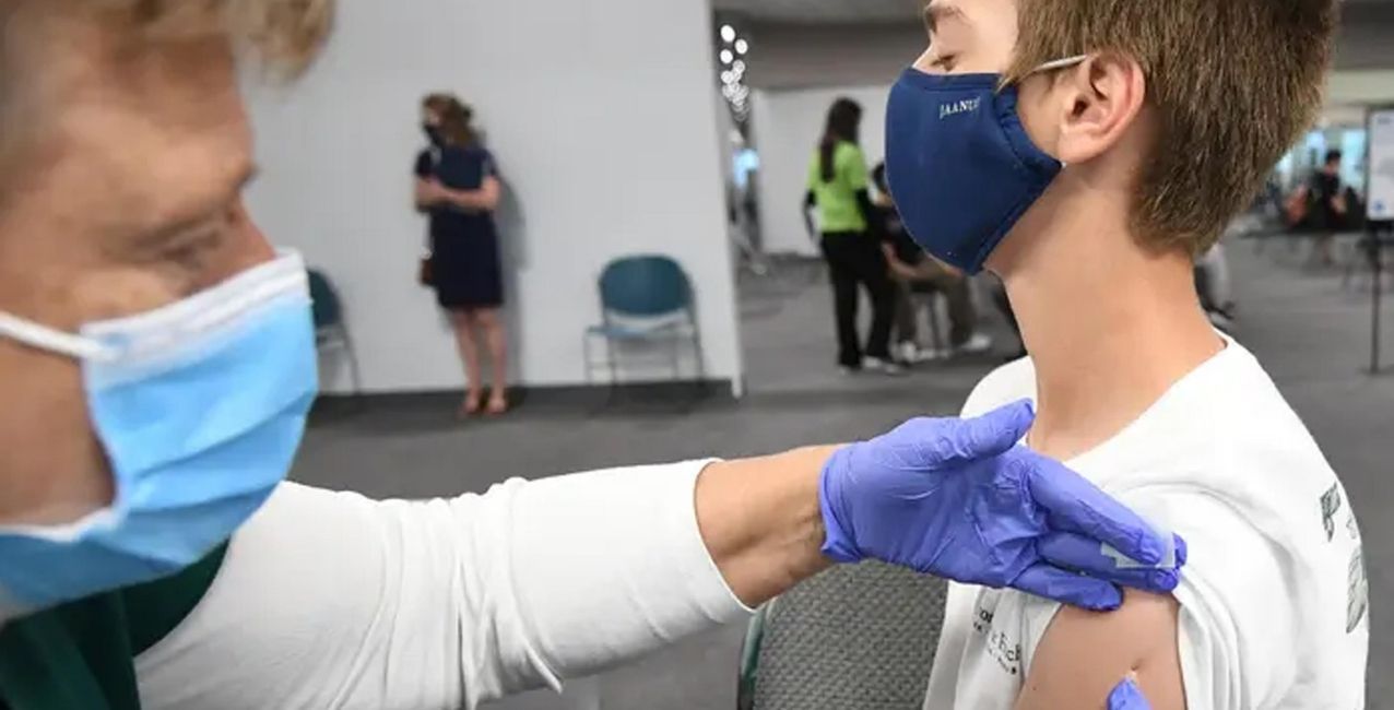 Aprueban la dosis de refuerzo para adolescentes de entre 12 a 17 años
