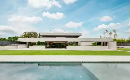 Las casas combinan diseño moderno, privacidad y servicios premium/ Deck