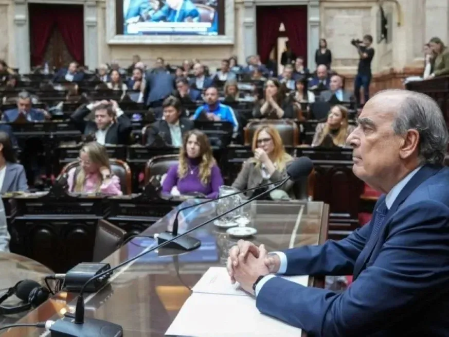 Diputados de la oposición intentarán avanzar en la semana que inicia con un pedido de interpelación y eventual "moción de censura", que podría derivar en la remoción del jefe de Gabinete. Crédito: Archivo El Litoral.