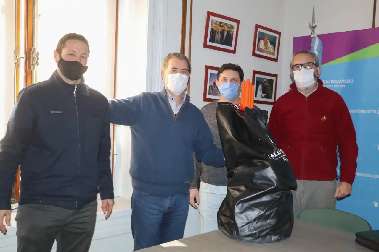 Entregaron materiales deportivos valuados en un millón de pesos