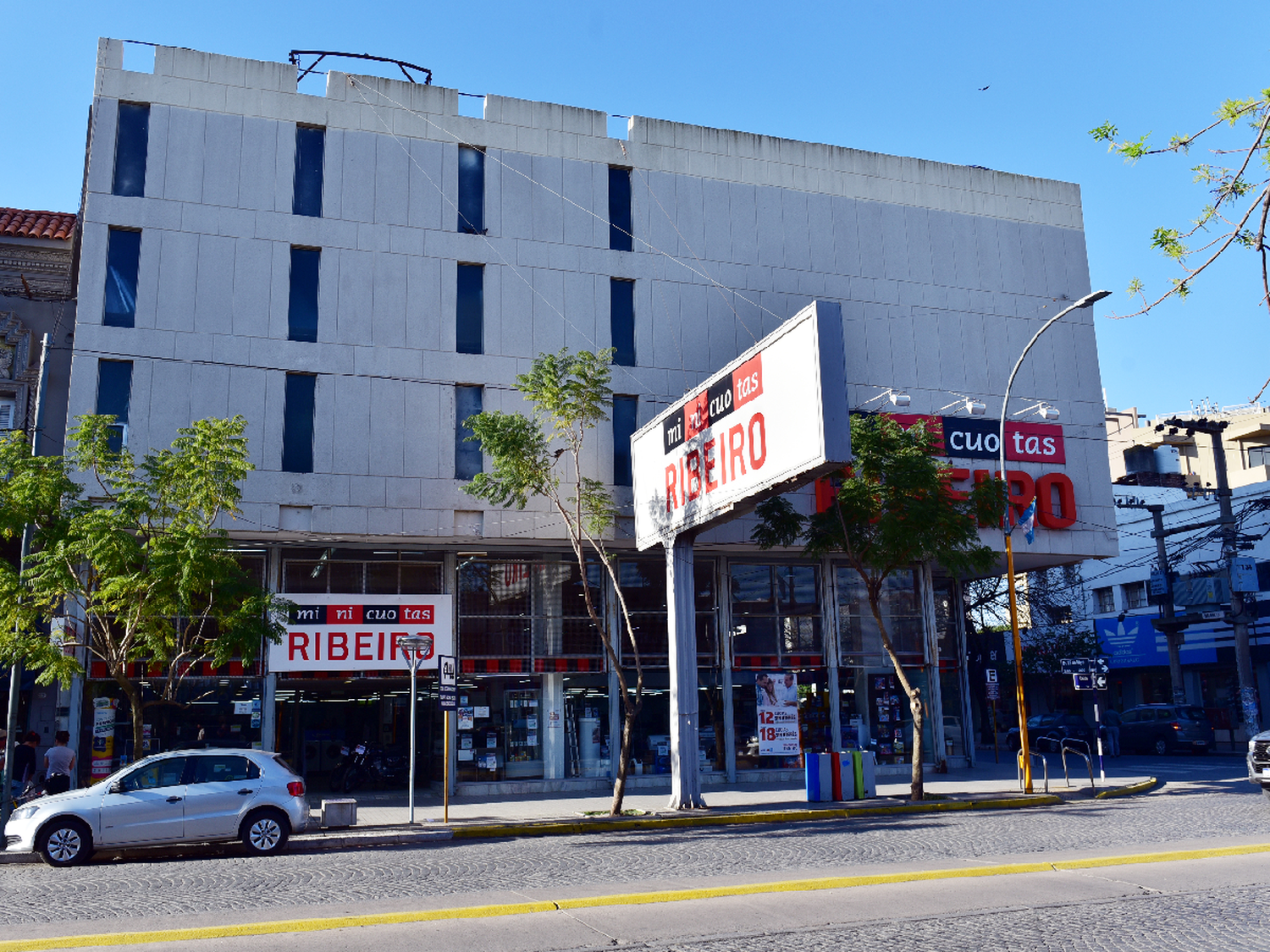 Ribeiro pagó los sueldos y los trabajadores levantaron el paro