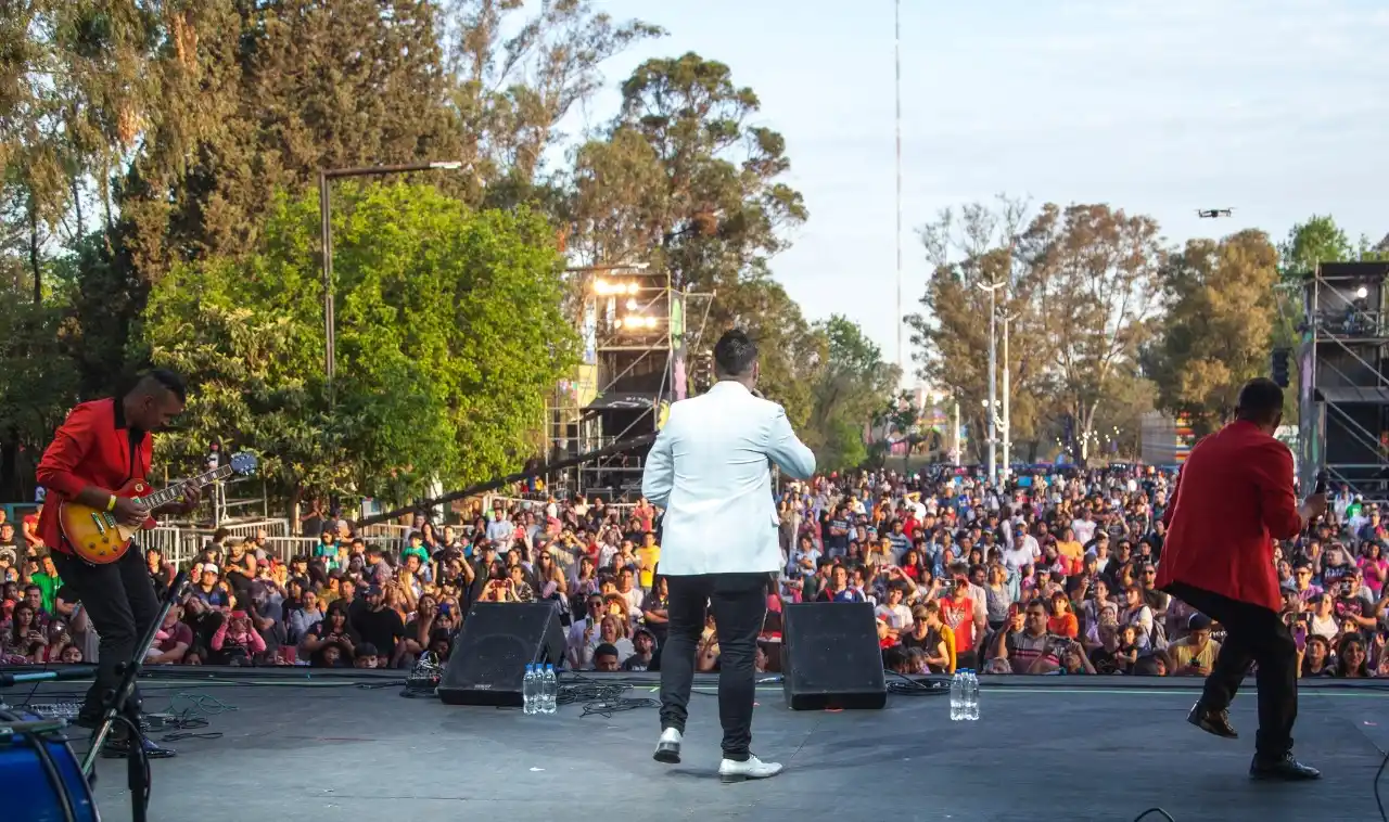 Fin de semana largo en Tecnópolis: Yerba Brava, Litto Nebia, el filósofo Darío Z, espectáculos de danza, humor y más actividades