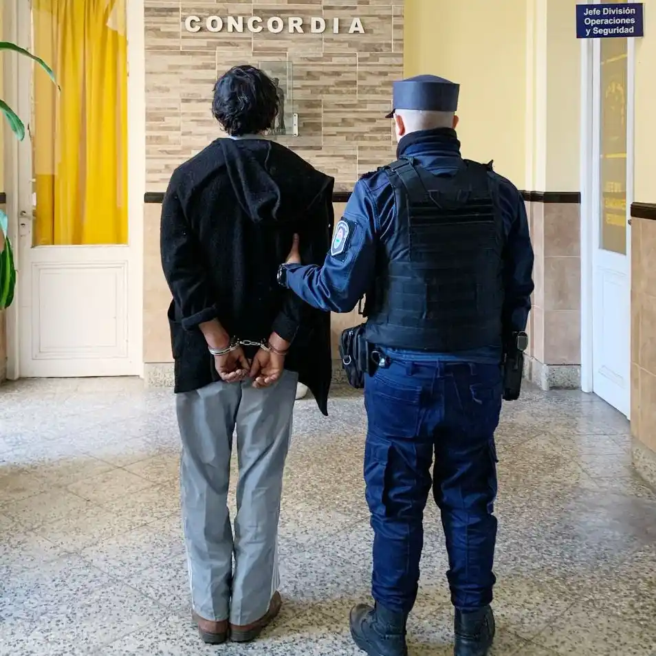 En el barrio Villa Cresto secuestran drogas, dinero en efectivo y detienen a cuatro personas