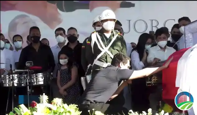 Dangond se despidió de su padrino, Jorge Oñate. Foto: captura YouTube