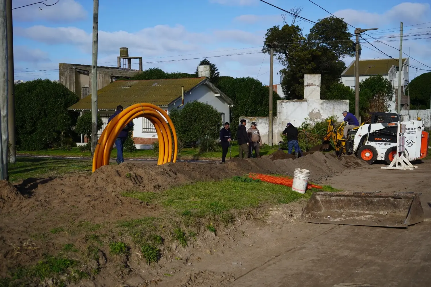 Camuzzi amplía la red de gas en Quequén tras finalizar una obra clave bajo el río