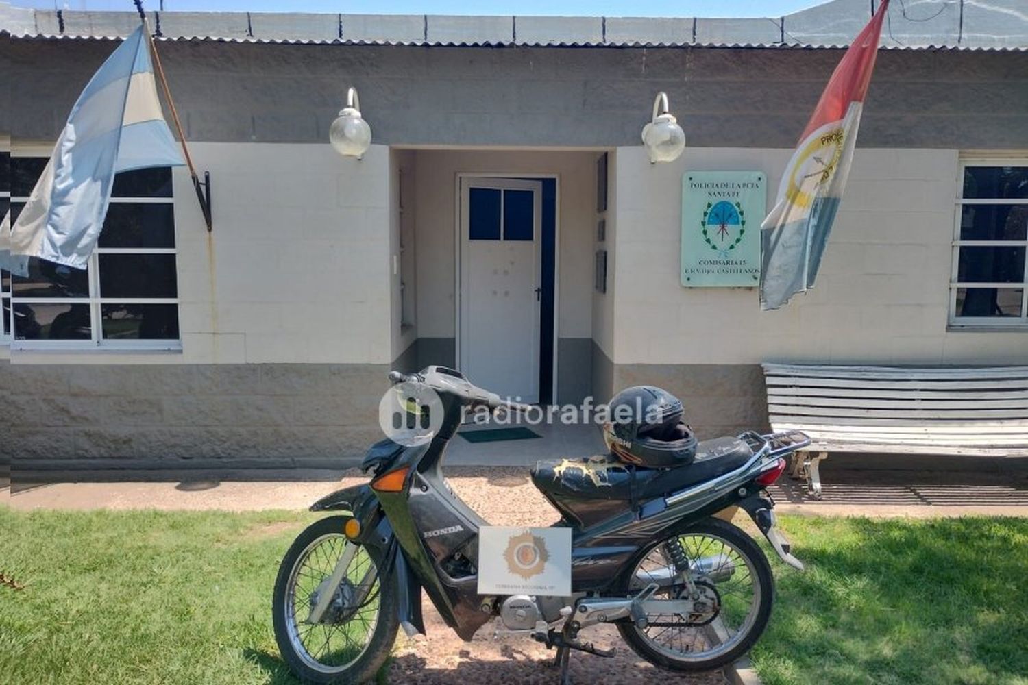 Tras la denuncia de una vecina, recuperan una moto robada en la madrugada