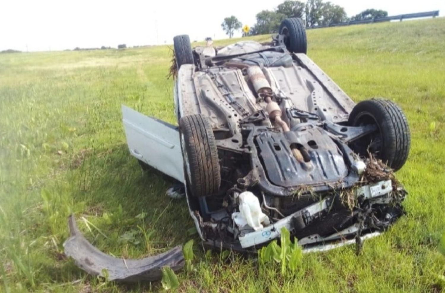 Un jugador de Aldosivi sufrió un accidente en la ruta 2