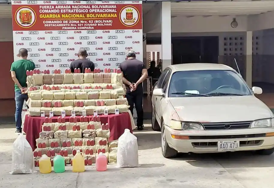 ¿QUÉ IBAN A HACER CON ESO? Tres detenidos por el traslado ilegal de pólvora negra