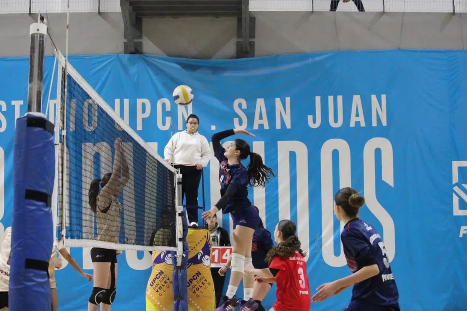 Pleno remate. De Matilda, en un encuentro con la Selección Bonaerense