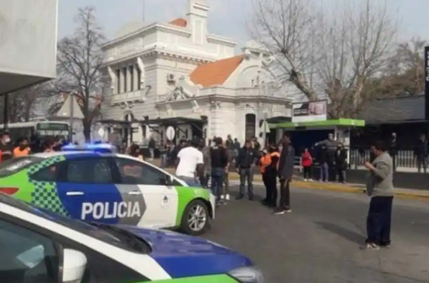 Sigue grave el agresor que quiso matar a su expareja y asesinó a un hombre e hirió a otras dos personas en el intento