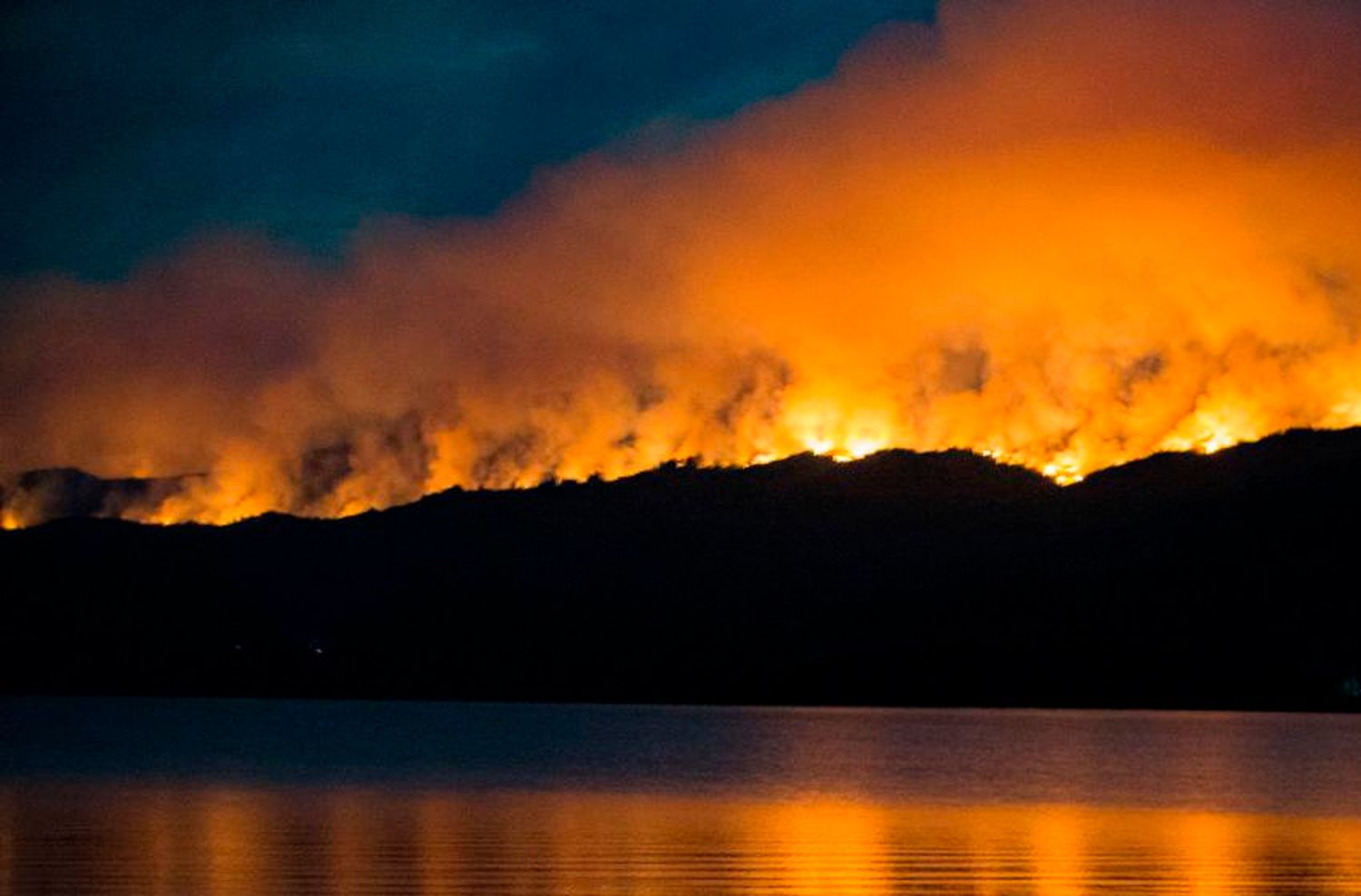 El incendio en el Parque Nacional Los Alerces ya afecta más de 1.000 hectáreas