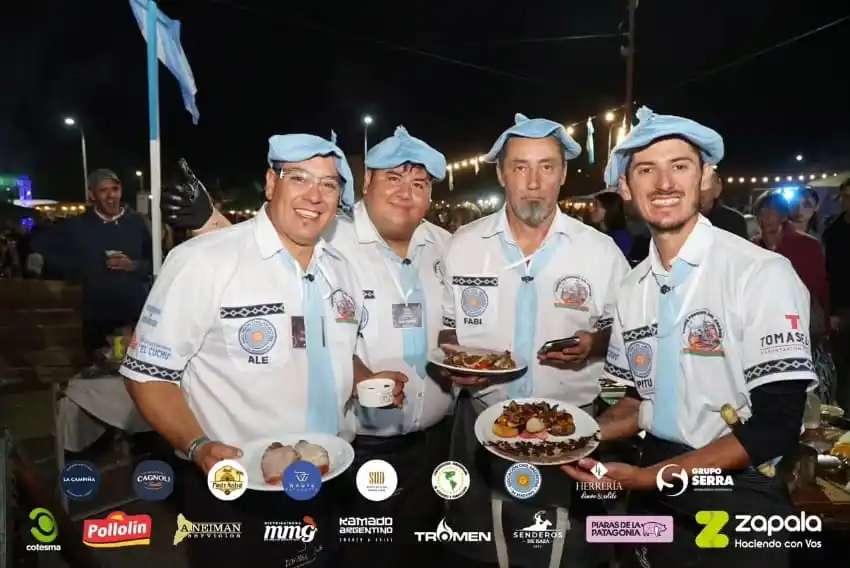 Lo hizo de nuevo: el gualeguaychuense subcampeón del asado ganó con su equipo la categoría internacional