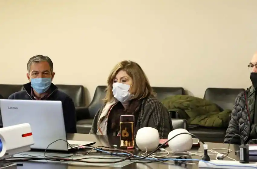 Clases presenciales: la provincia se reunió con gremios docentes y estatales para evaluar protocolos