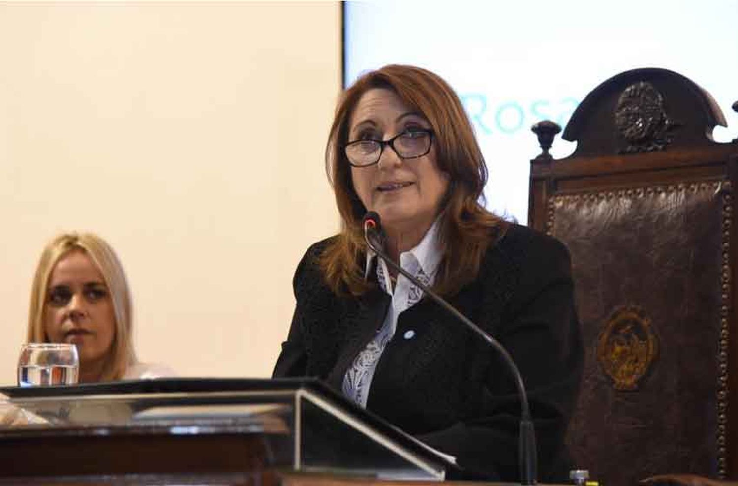 Fein realizó cambios en su gabinete, ¿cuáles son?