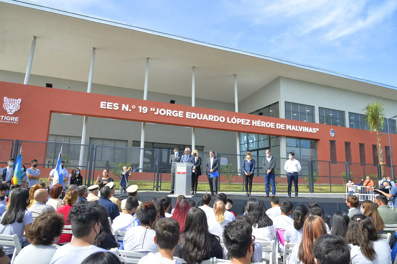 Zamora inauguró el nuevo edificio de la Secundaria Nº19 que lleva el nombre de un soldado tigrense caído