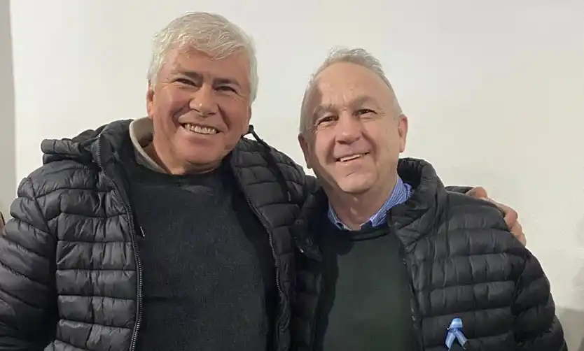 Almirón junto al legislador Gustavo Cuervo.