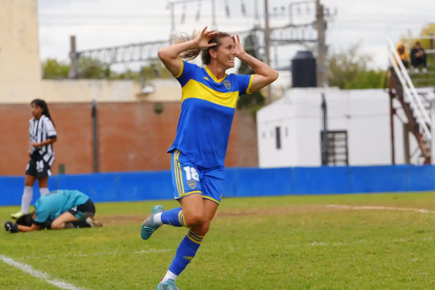 Huber y su festejo en Gerli.