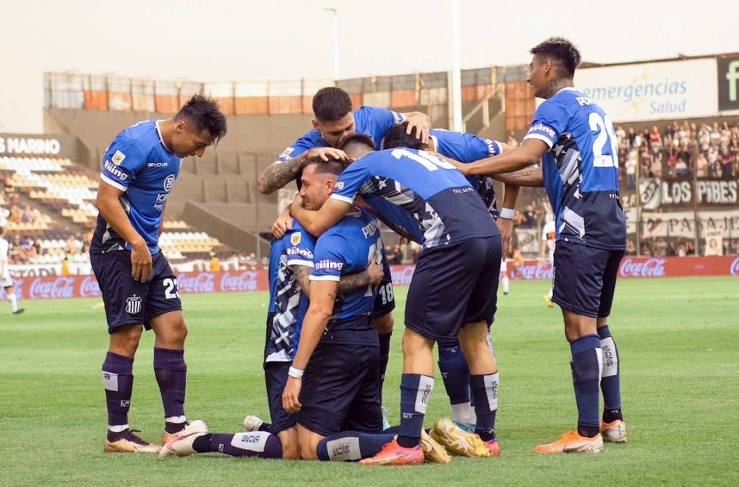 Talleres goleó a Platense y también quedó en la cima