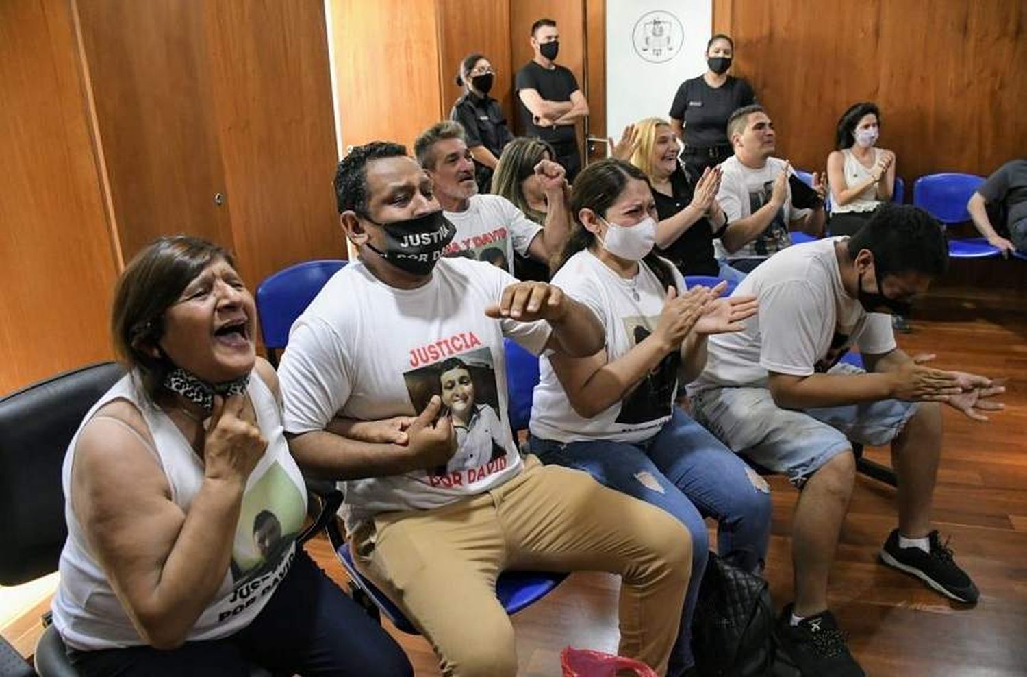 Condenaron a perpetua a dos policías por el asesinato de dos jóvenes en zona sudoeste