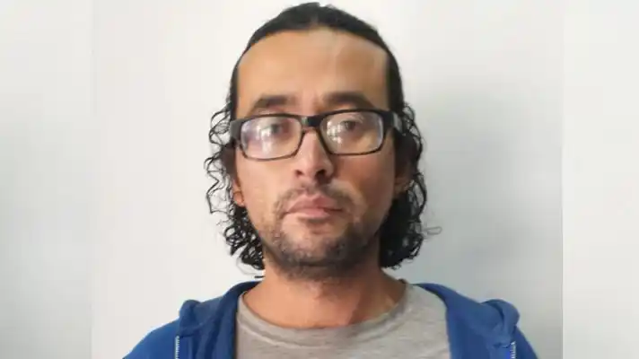 ¡MONSTRUOSO! Sujeto  DESCUARTIZÓ  a su mamá y guardó las partes en la nevera